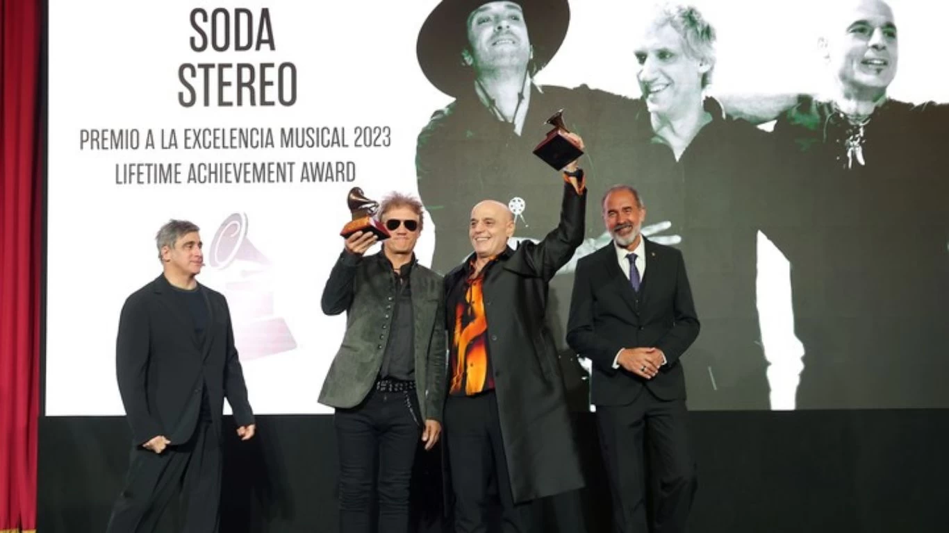 Soda Stereo recibió el Latin Grammy a la Excelencia Musical FM Rock