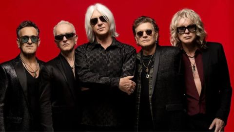 Def Leppard public&oacute; una versi&oacute;n in&eacute;dita de &ldquo;Revolution&rdquo;, de The Beatles