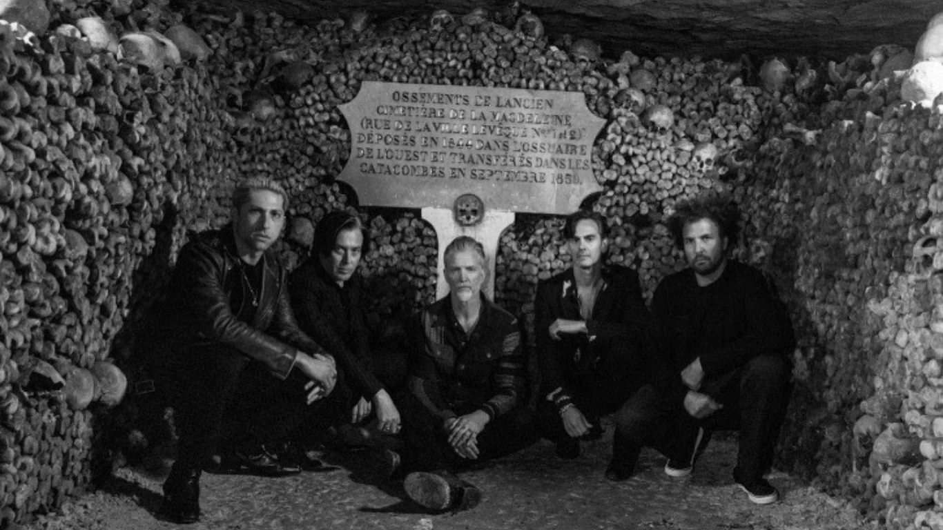 Lo nuevo de Queens of the Stone Age: “Alive in the catacombs”