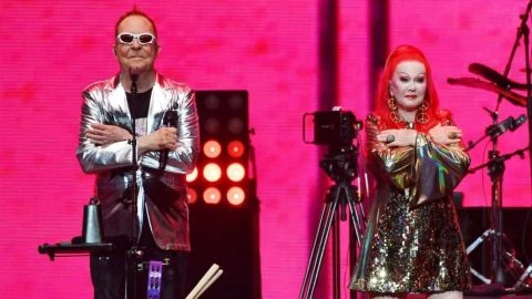 Los B-52's suspendieron un show minutos antes de un tornado