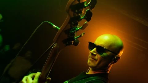 Denis Davies presentó “Aguas Internacionales”