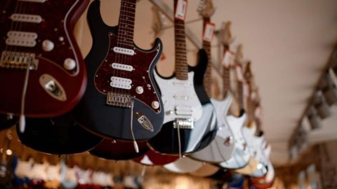 Atenti: ARCA subasta guitarras eléctricas, bajos, micrófonos y amplificadores