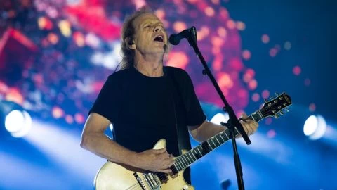 Internaron en Buenos Aires a Stevie Young, guitarrista de AC/DC