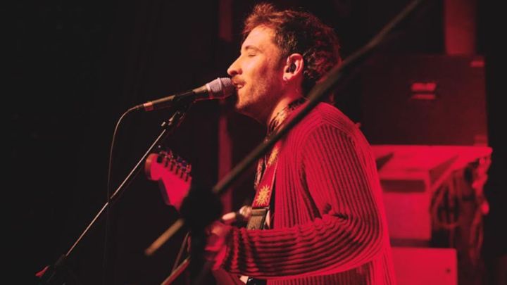 Entre el pop romántico y el rock: Franco Martinez presentó “Las Palabras Justas”