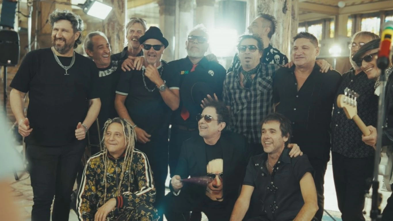 Los Decadentes y Calamaro rompieron todo