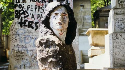 Recuperaron el busto robado de Jim Morrison