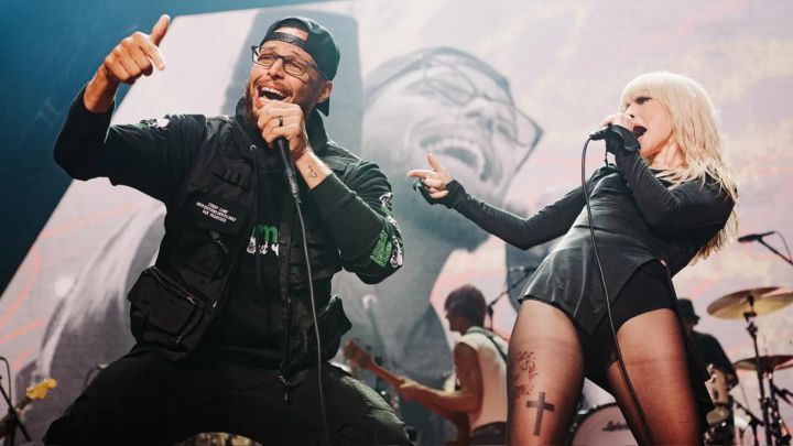 Stephen Curry cantó en vivo con Paramore