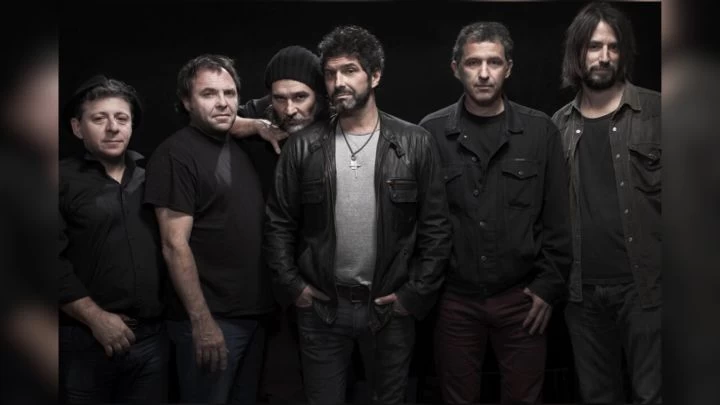 Los Caballeros de la Quema:"No empujen el río"