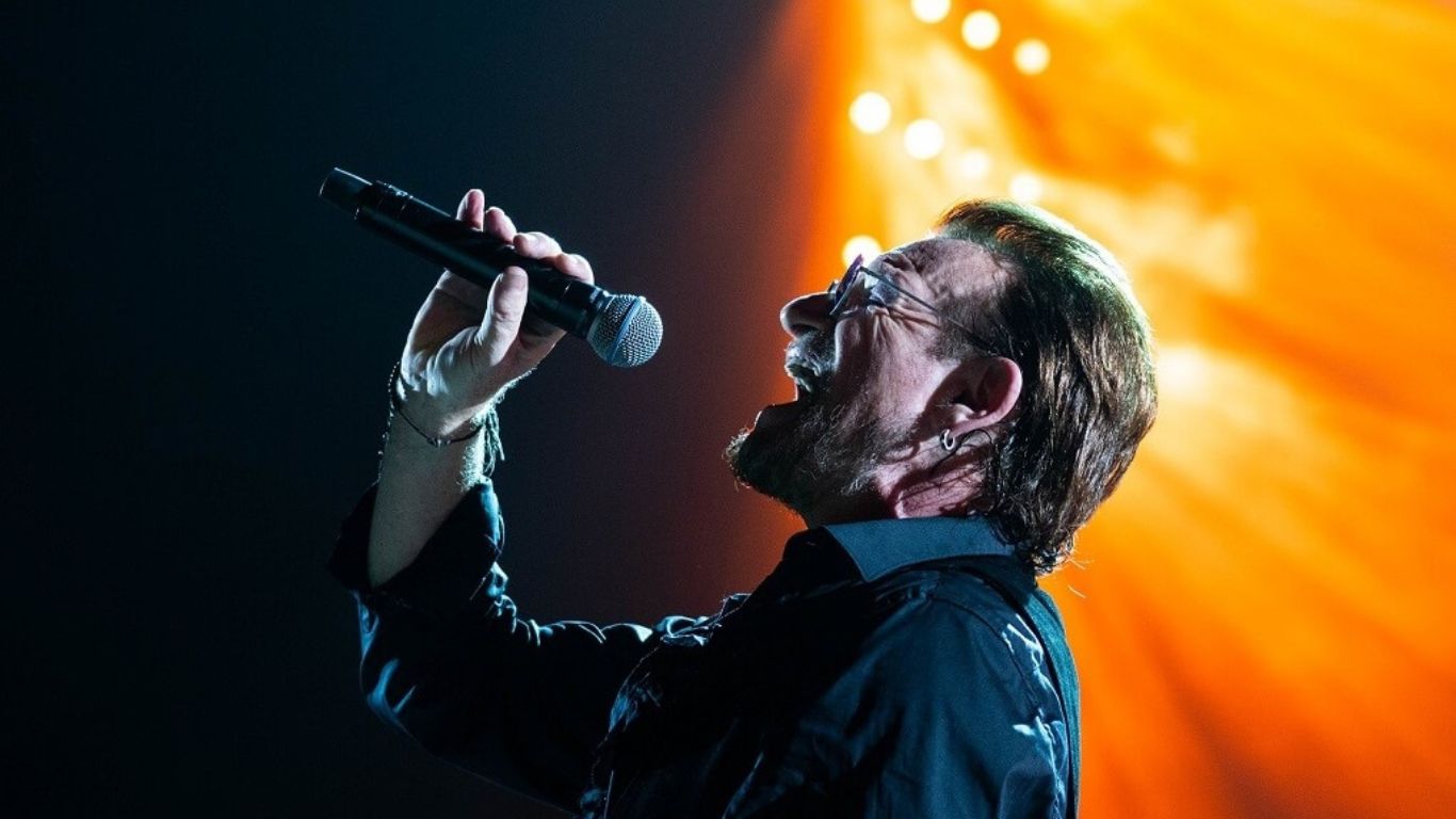 Bono y U2 rinden homenaje a los fallecidos del ataque en Israel