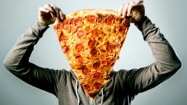 Pizza ¿Con cubiertos o con la mano?