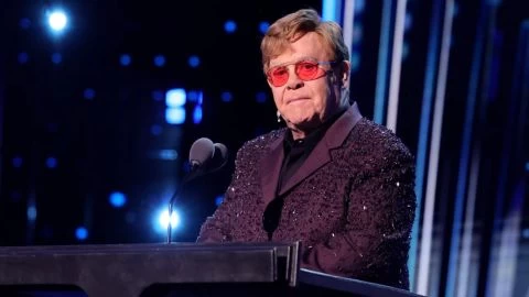 Elton John en las últimas: “No tengo amígdalas, apéndice, próstata, ni rodillas”