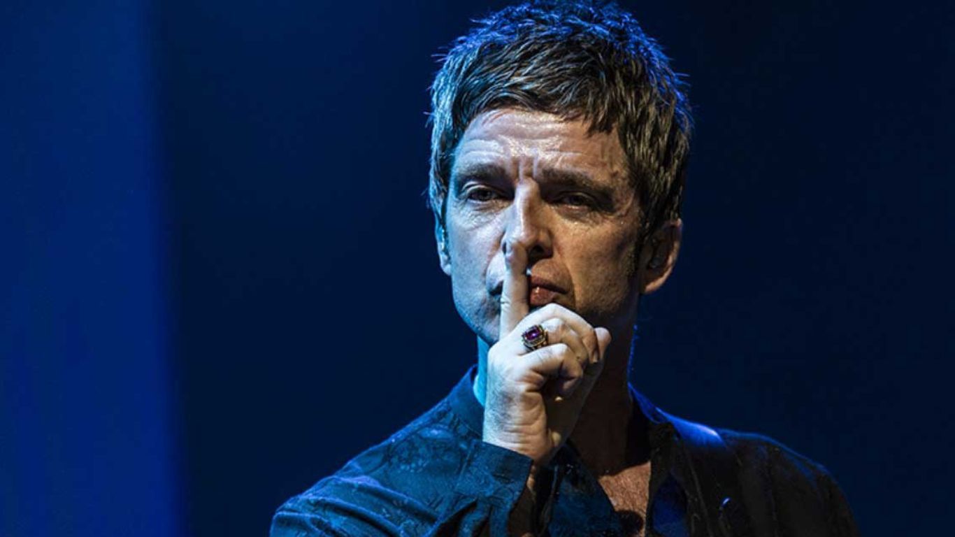 Noel Gallagher se burla de la identidad de género de Sam Smith