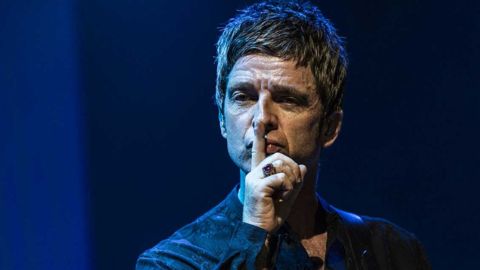 Noel Gallagher se burla de la identidad de género de Sam Smith