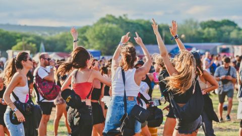 Se viene Cosquín Rock 2025: dos días a puro rock y Life Seguros asegurando la experiencia