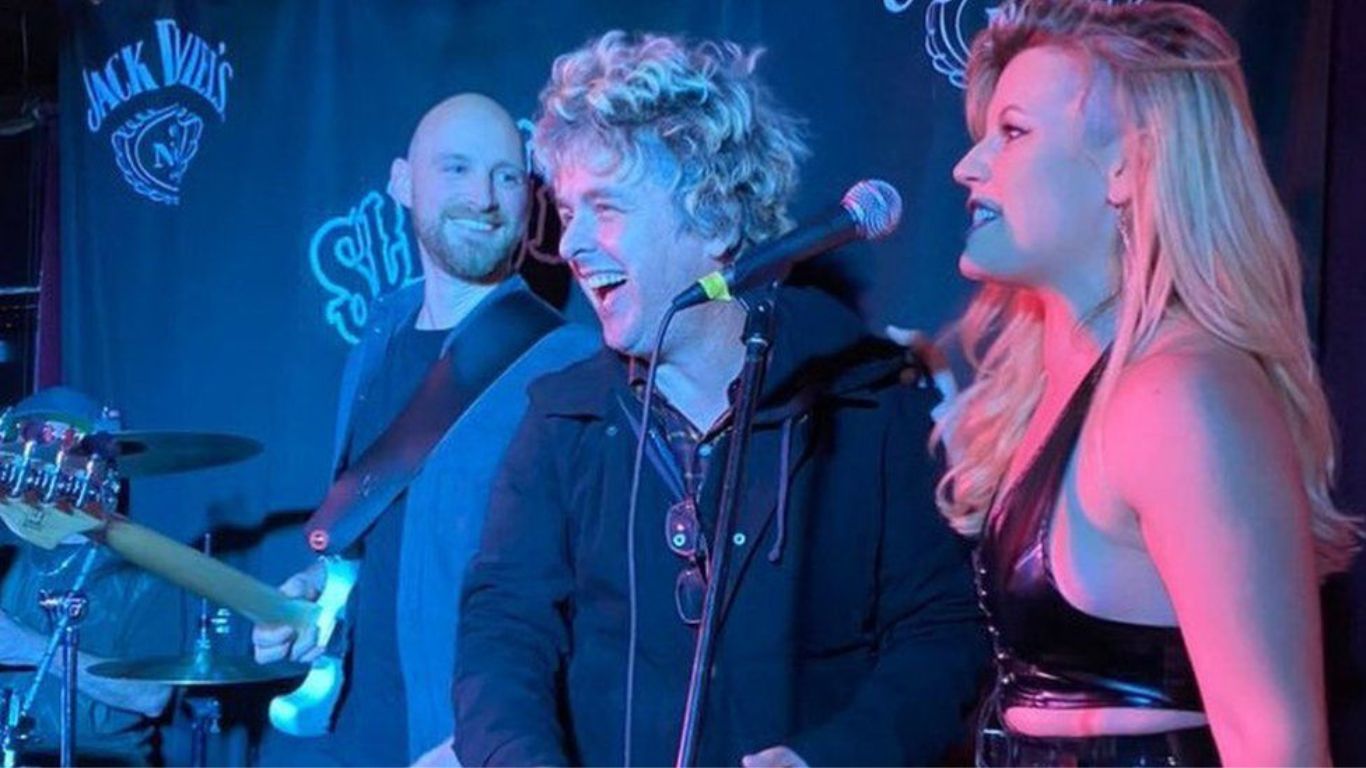 Billy Joe Amstrong sorprendió a una banda que tocaba covers de Green Day