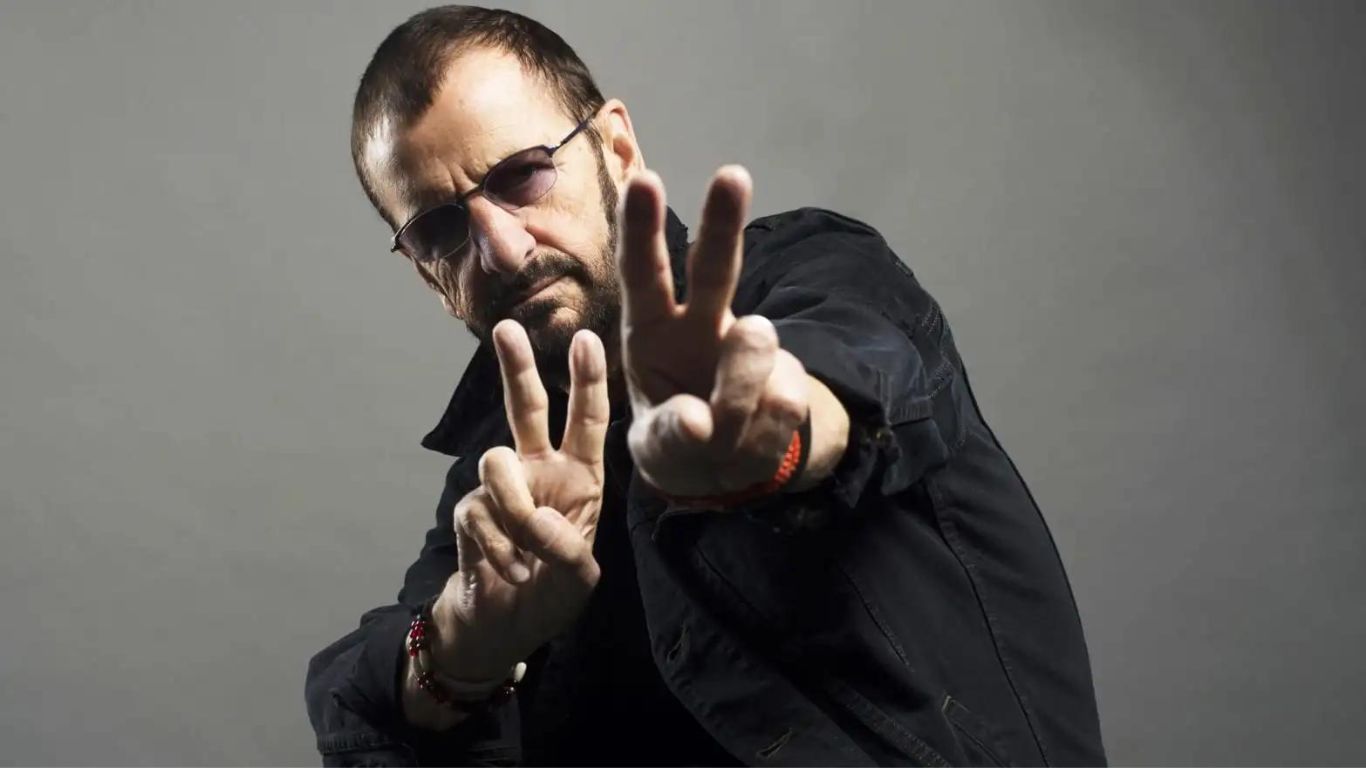 Ringo Starr vende estatuillas con la réplica de…