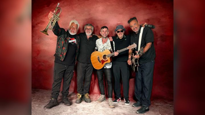 Mano Custodio y Los Auténticos Decadentes juntos en una nueva versión de "Fósforo"