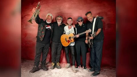 Mano Custodio y Los Auténticos Decadentes juntos en una nueva versión de "Fósforo"