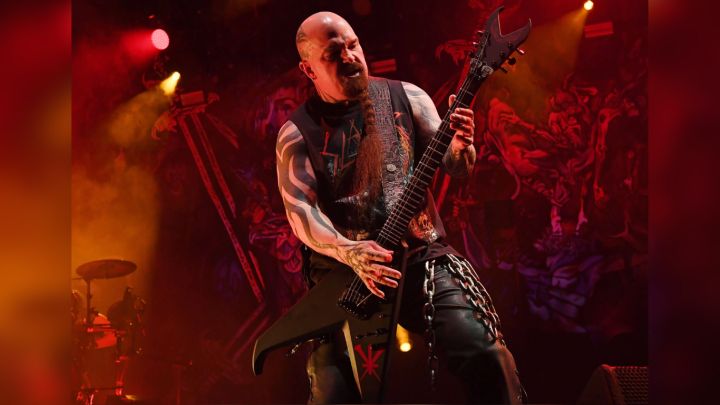 Kerry King toca una de Iron Maiden para homenajear a Paul Di’Anno