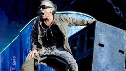 El Alma de Acero Tras la Voz de Iron Maiden: Bruce Dickinson y su Épica  Travesía en el Universo del Rock - Universal Sónica Universal Sónica
