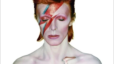 ¿Cuánto pagarías por la foto más icónica de David Bowie?