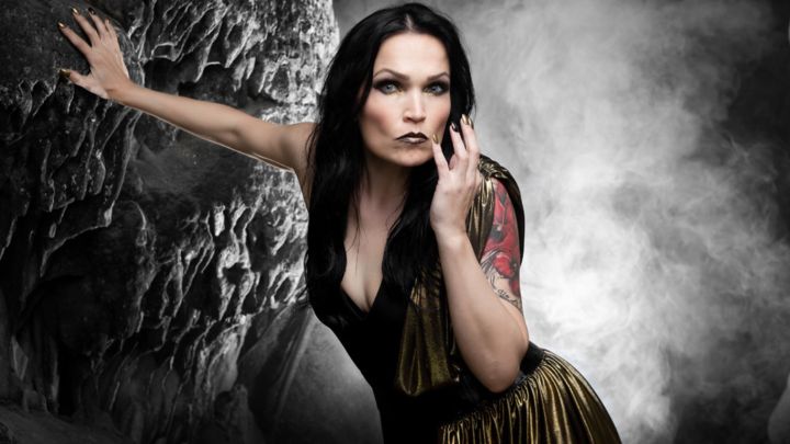 Tarja Turunen pide ayuda a sus fans para recuperar su página de Facebook