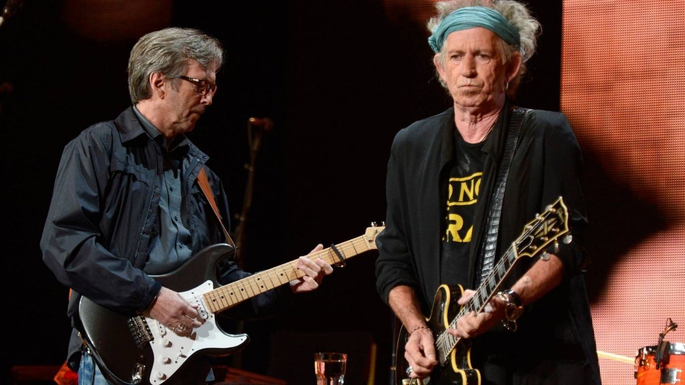 Duelo de guitarras: Richards vs. Clapton por las vacunas contra el covid