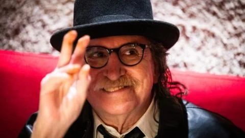 Charly Garc&iacute;a fue operado del ri&ntilde;&oacute;n y evoluciona favorablemente