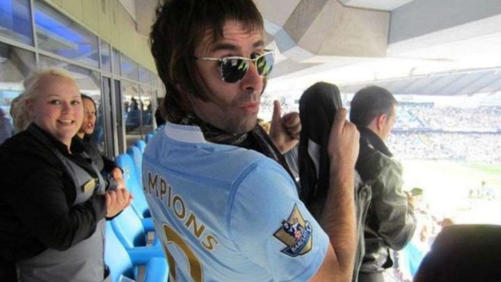 Liam Gallagher se burla de un nene en el clásico de Manchester