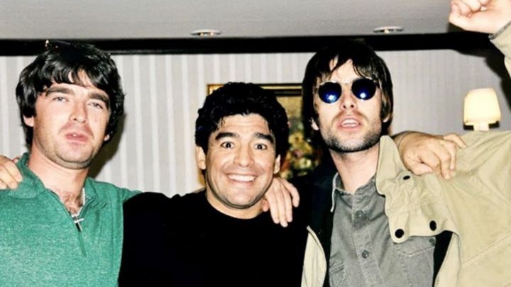 Los hermanos Gallagher, juntos por Maradona