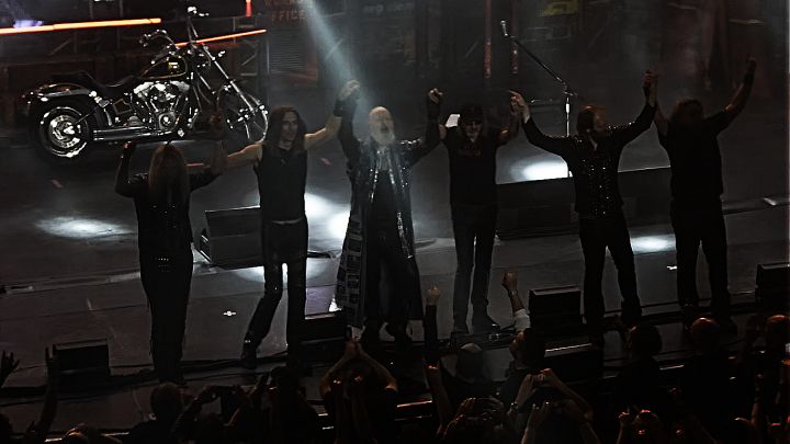 Glenn Tipton se subió al escenario y volvió a Judas Priest