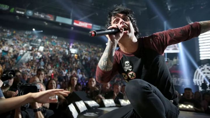 Billie Joe Armstrong enojado con una fan por una pistola de agua