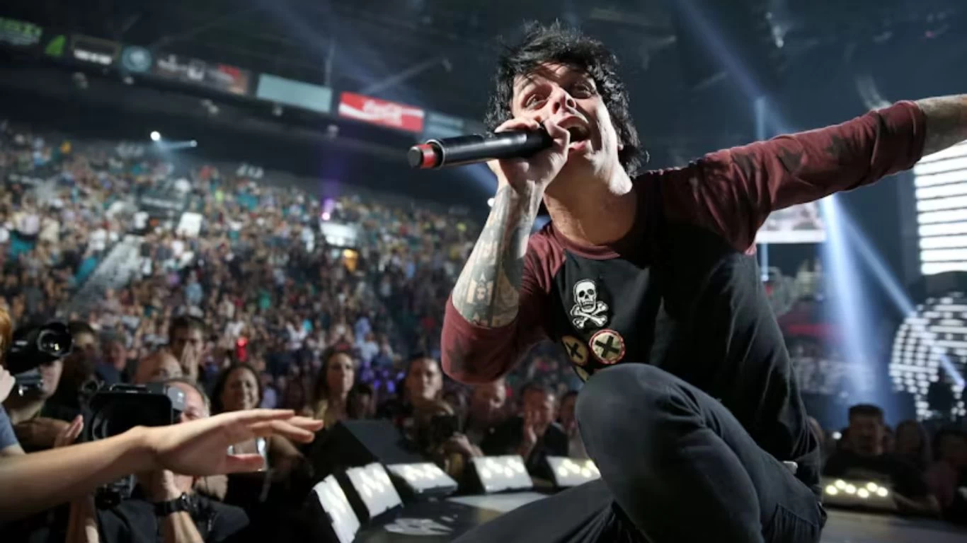 Billie Joe Armstrong enojado con una fan por una pistola de agua
