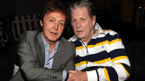 Paul McCartney llora la muerte de Brian Wilson