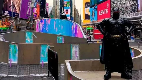 Sismo en EEUU: el Batman argentino estuvo ahí