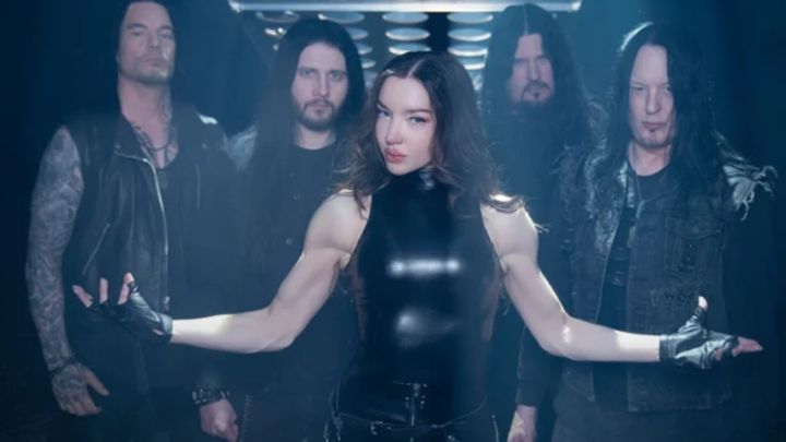 Arch Enemy debutó en vivo con su nueva vocalista Lauren Hart
