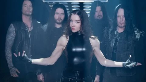 Arch Enemy debutó en vivo con su nueva vocalista Lauren Hart