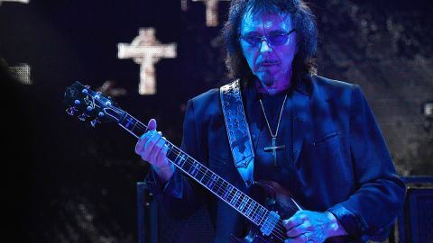 Tony Iommi cuenta cómo nació “Paranoid” de Black Sabbath