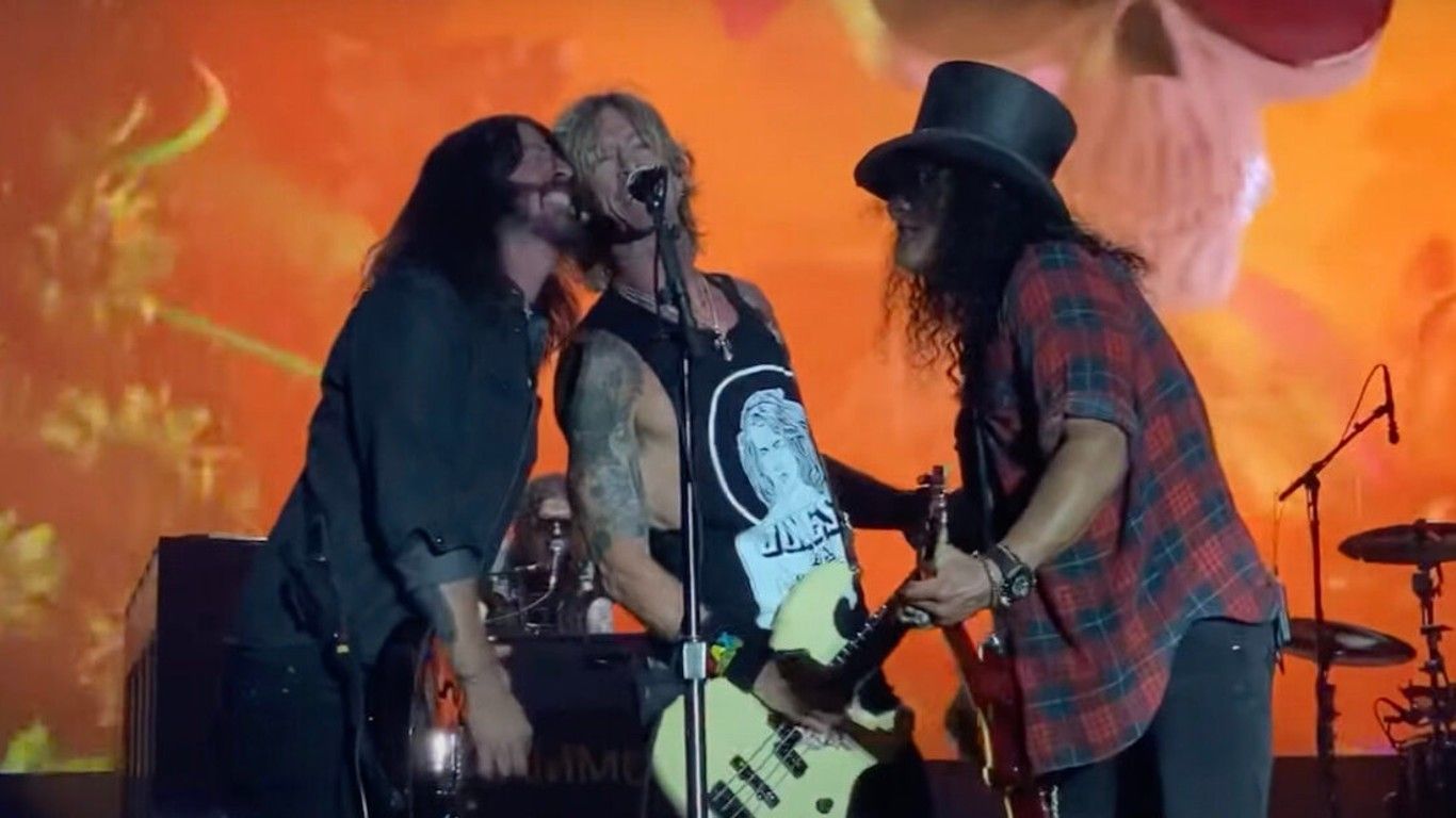 Guns N’ Roses tocó Paradise City junto a Dave Grohl