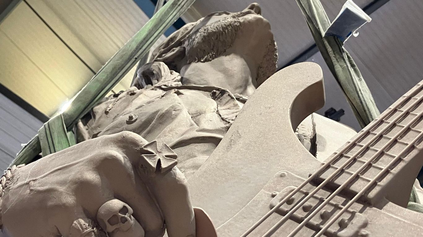 Mirá el video oficial de la estatua de Lemmy Kilmister en su ciudad natal
