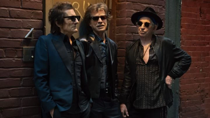 Los Rolling Stones insinúan su regreso bajo su antiguo nombre "The Cockroaches"