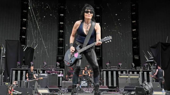 Joan Jett canceló dos conciertos tras someterse a una delicada cirugía