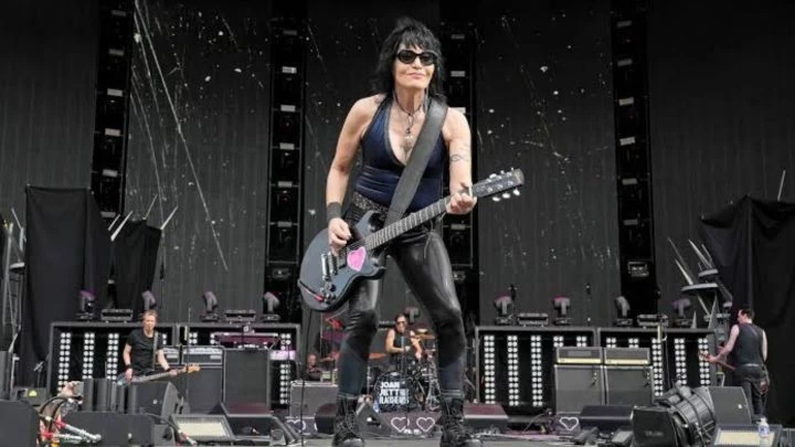 Joan Jett canceló dos conciertos tras someterse a una delicada cirugía