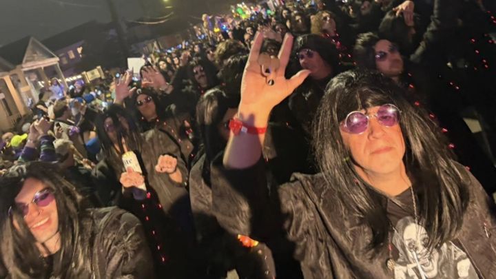 Cientos de fan&aacute;ticos se disfrazaron de Ozzy Osbourne en Mardi Gras