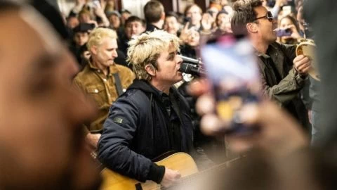 Green Day y Jimmy Fallon tocaron juntos en el subte de Nueva York