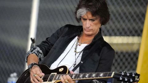 Joe Perry: “Sé que va a haber, por lo menos, un recital más de Aerosmith”