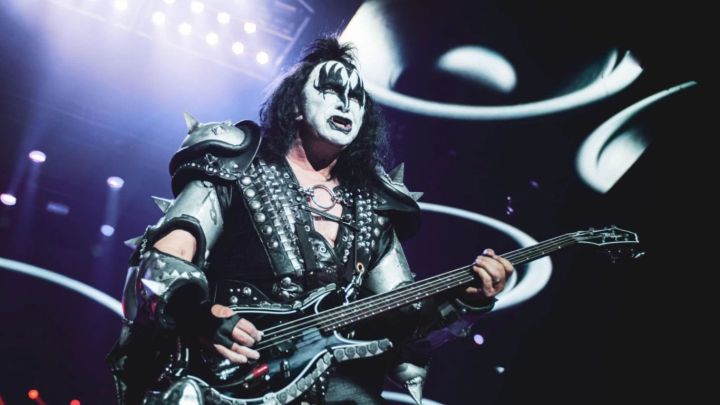 Gene Simmons fue hospitalizado de emergencia por un choque con su auto