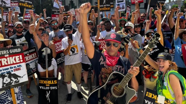 Tom Morello tocó en medio de una huelga del sindicato de actores