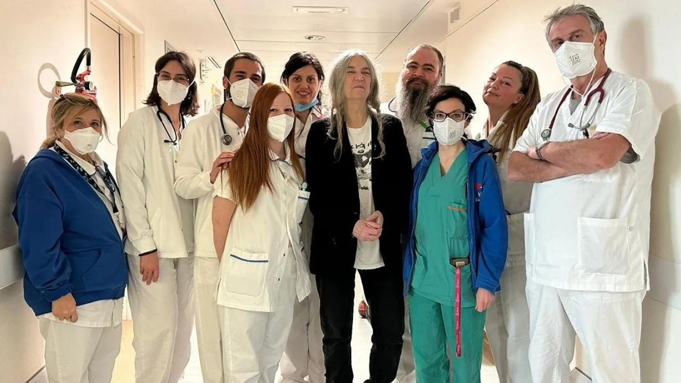 Patti Smith, hospitalizada en Italia
