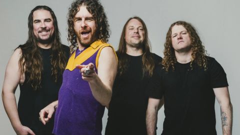 Airbourne celebra la Navidad con nuevo single “Christmas Bonus”